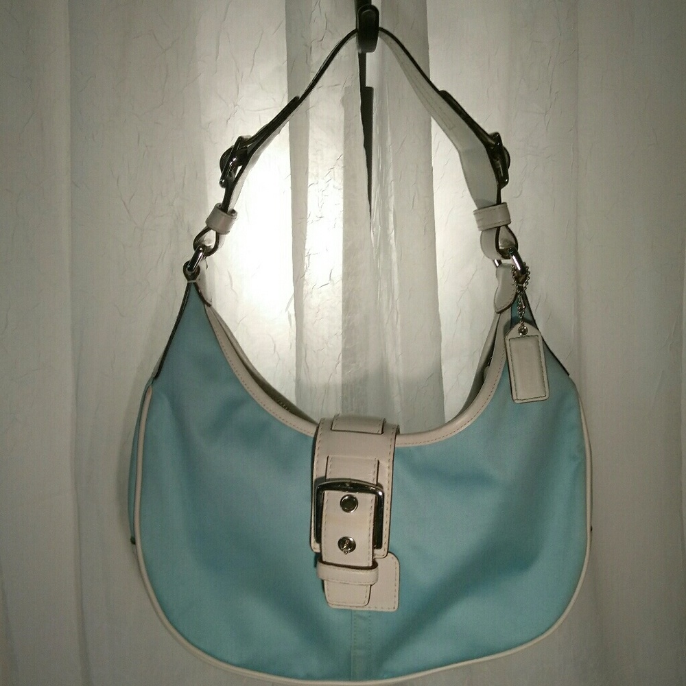 Coach hobo, Authentic